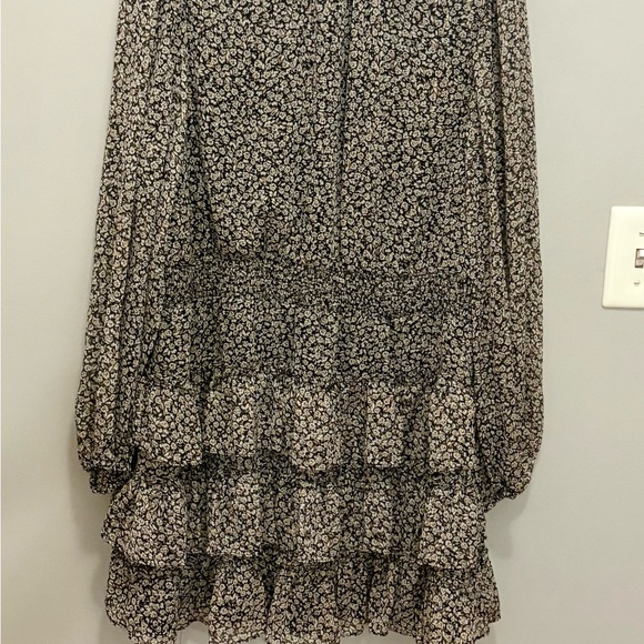 Chic Black and White Floral Midi Dress - Picture 4 of 9